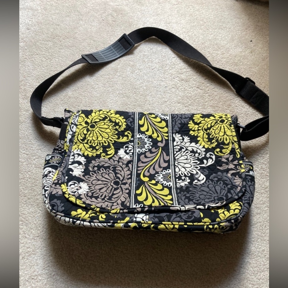 VERA BRADLEY RETIRED STYLE Baroque Messenger Bag